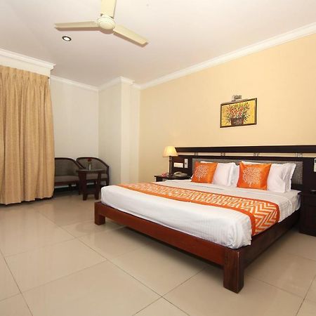 Oyo 8892 Kadambari Regency Hotel Angamali Buitenkant foto
