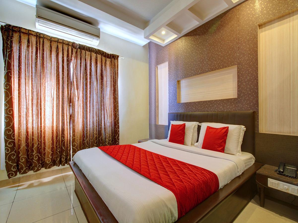Oyo 8892 Kadambari Regency Hotel Angamali Buitenkant foto