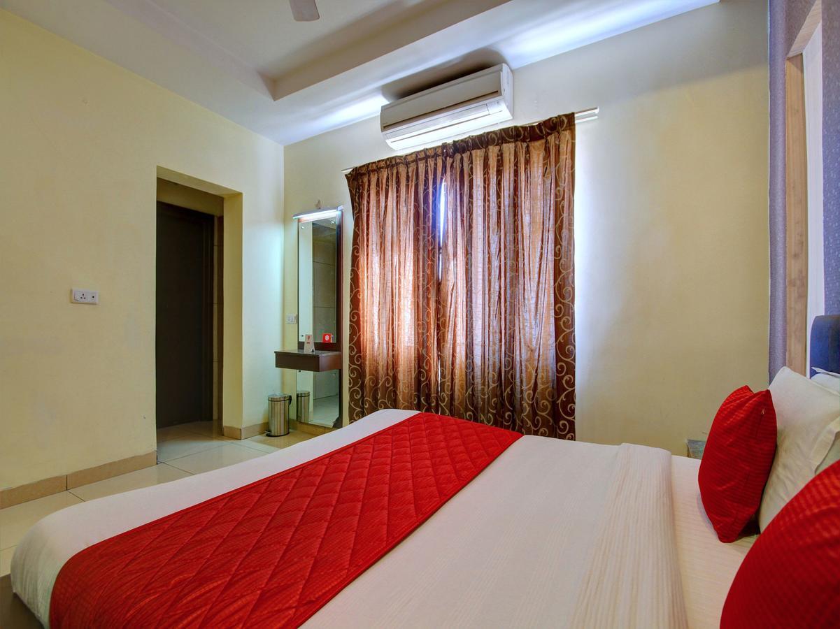 Oyo 8892 Kadambari Regency Hotel Angamali Buitenkant foto