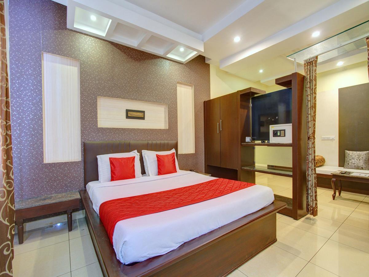 Oyo 8892 Kadambari Regency Hotel Angamali Buitenkant foto