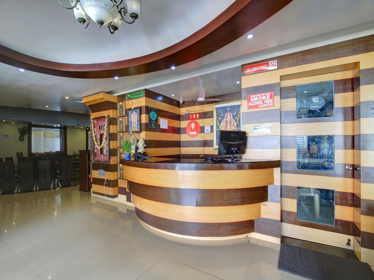 Oyo 8892 Kadambari Regency Hotel Angamali Buitenkant foto