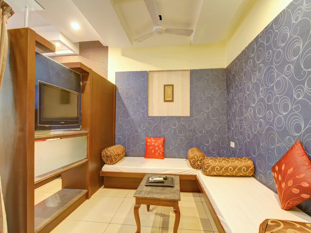 Oyo 8892 Kadambari Regency Hotel Angamali Buitenkant foto