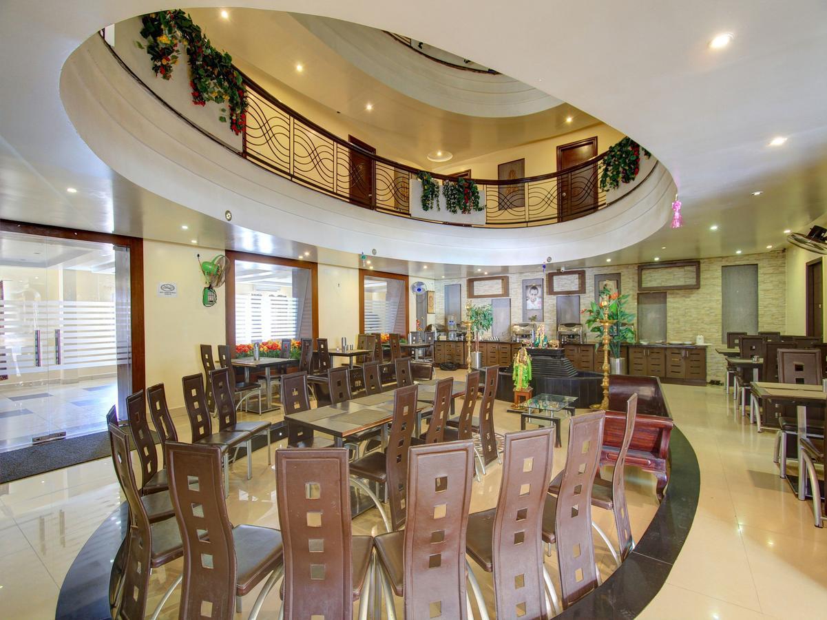 Oyo 8892 Kadambari Regency Hotel Angamali Buitenkant foto