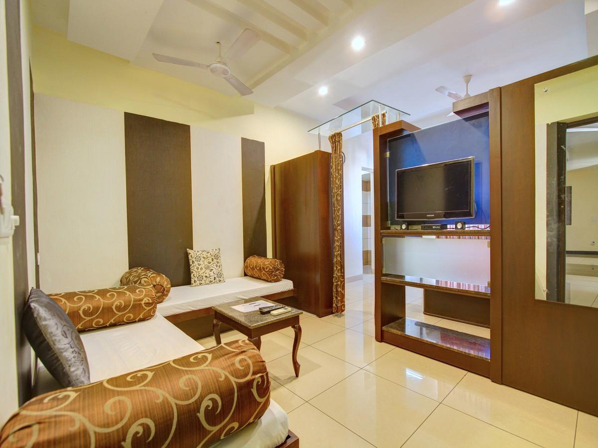 Oyo 8892 Kadambari Regency Hotel Angamali Buitenkant foto