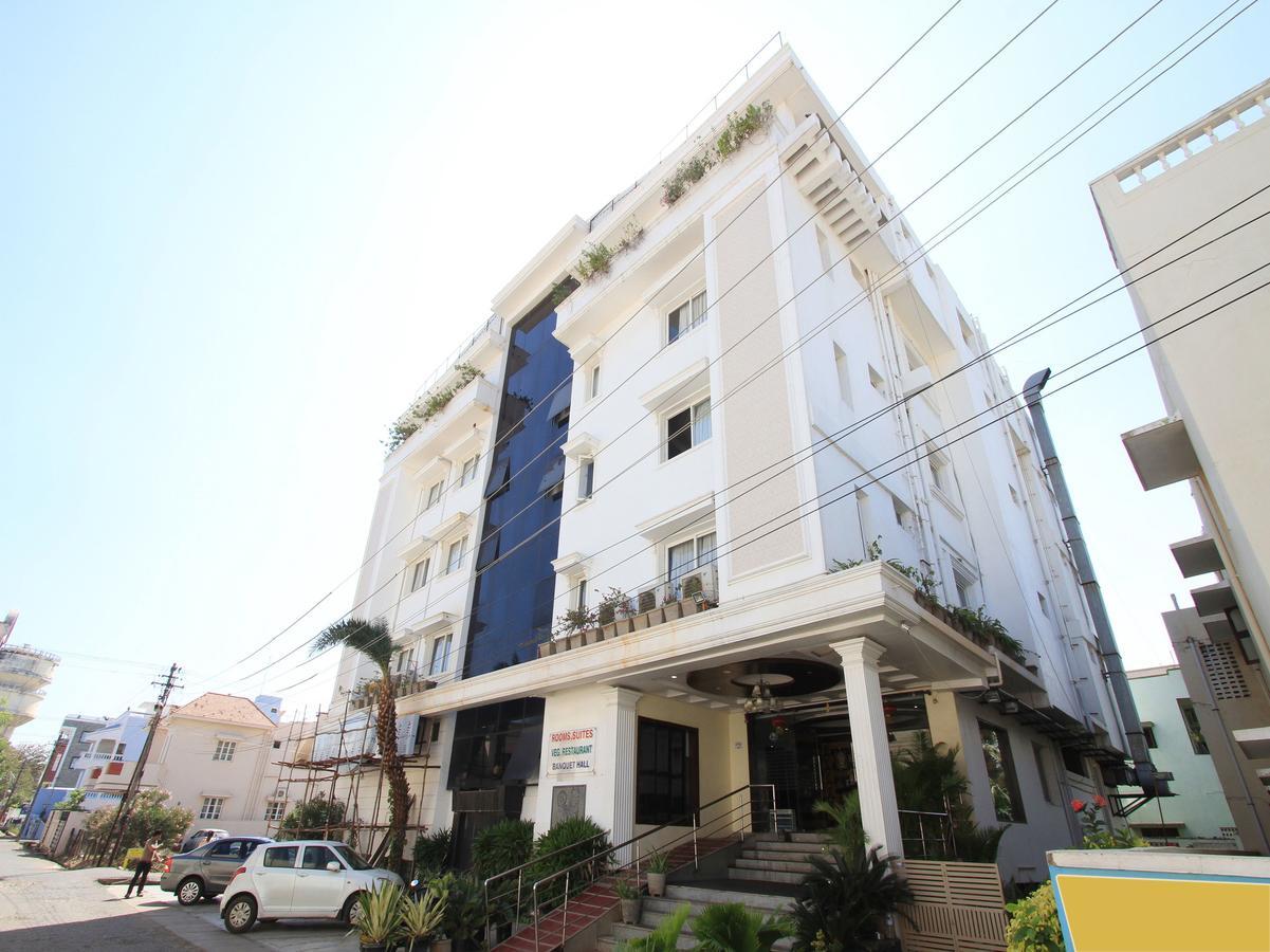 Oyo 8892 Kadambari Regency Hotel Angamali Buitenkant foto