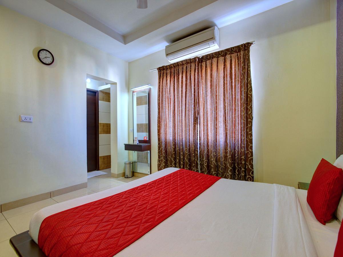 Oyo 8892 Kadambari Regency Hotel Angamali Buitenkant foto