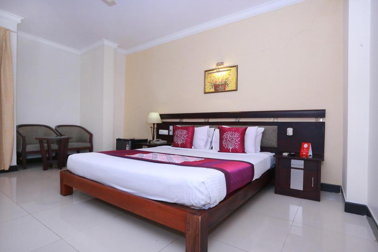 Oyo 8892 Kadambari Regency Hotel Angamali Buitenkant foto