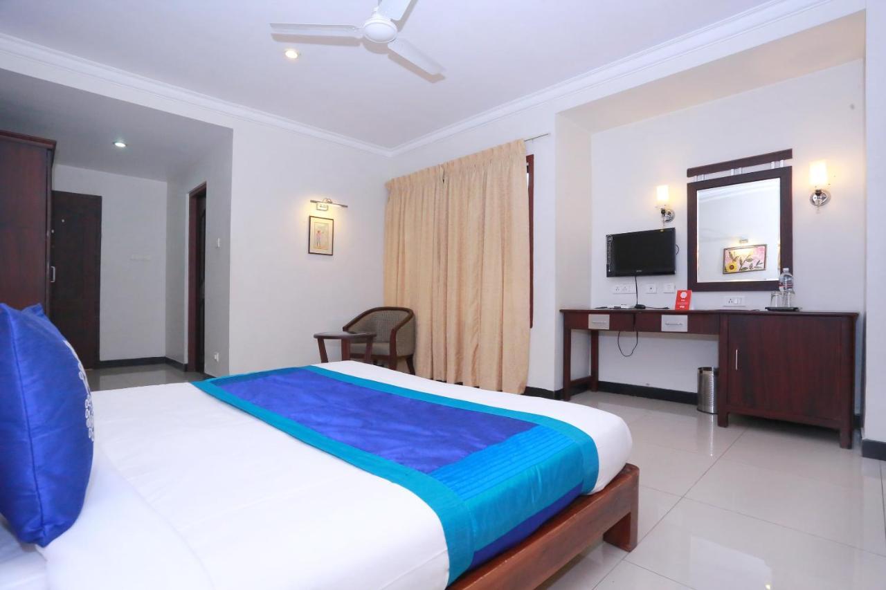 Oyo 8892 Kadambari Regency Hotel Angamali Buitenkant foto