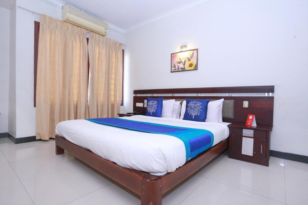 Oyo 8892 Kadambari Regency Hotel Angamali Buitenkant foto