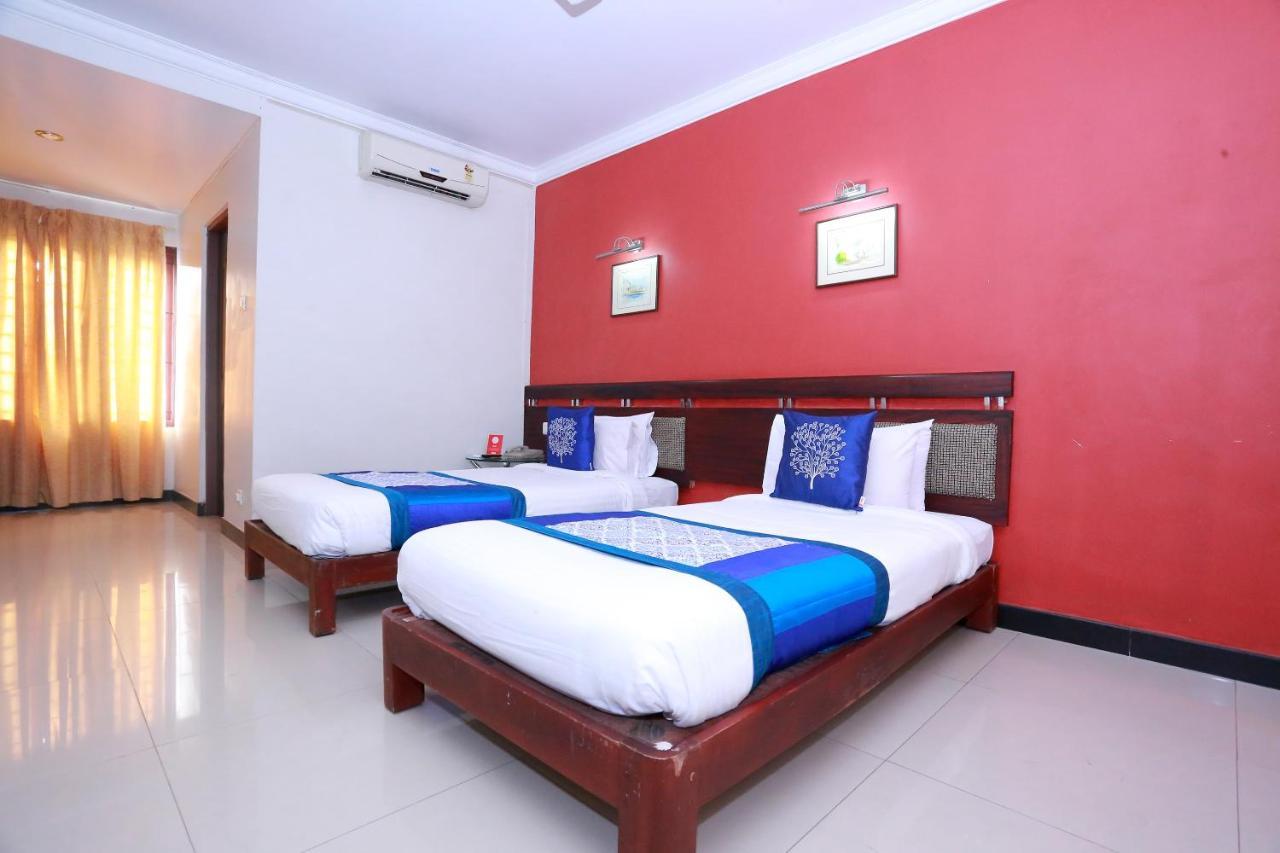 Oyo 8892 Kadambari Regency Hotel Angamali Buitenkant foto