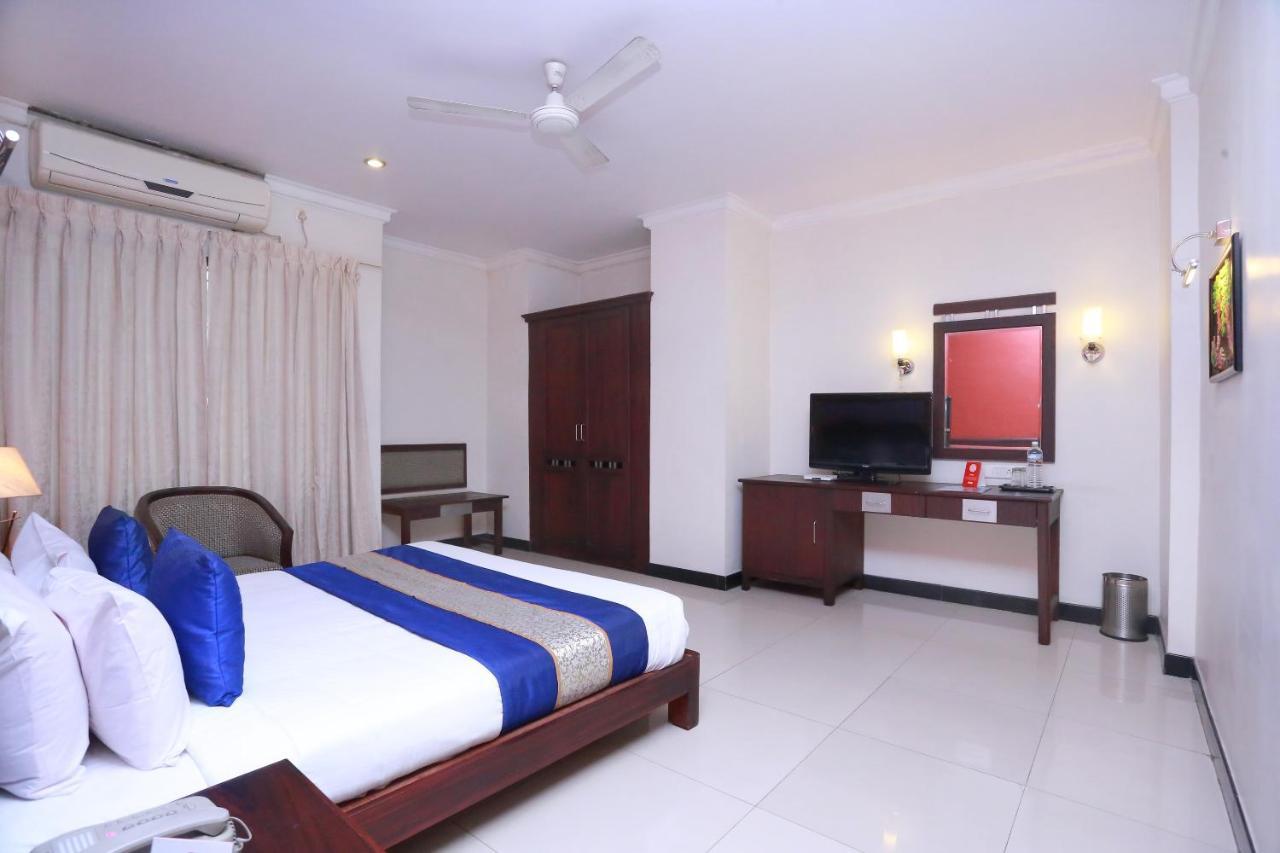 Oyo 8892 Kadambari Regency Hotel Angamali Buitenkant foto