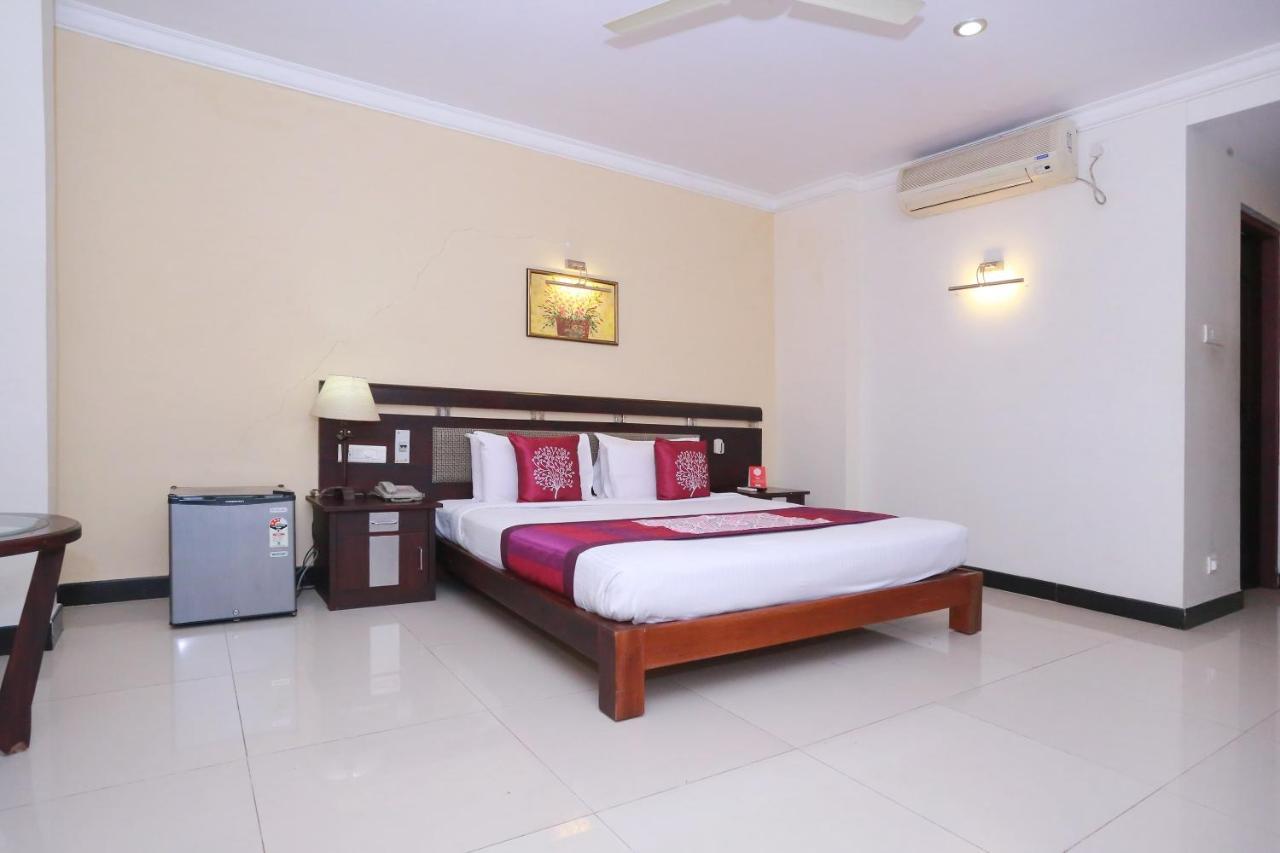 Oyo 8892 Kadambari Regency Hotel Angamali Buitenkant foto